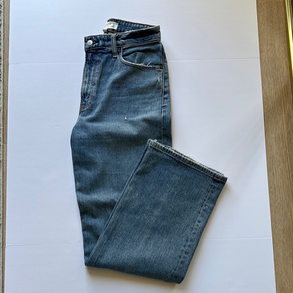 Abercrombie & Fitch High-Rise Straight Leg Jeans - Light Blue Denim - SHORT - Picture 6 of 8